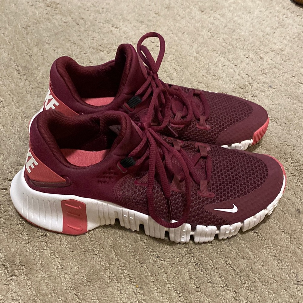 Womens Nike Metcon 4 size 8 maroon